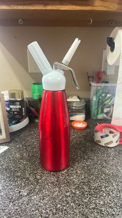 One quart whipped cream dispenser