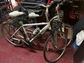 Fuji 2.0 Crosstown Bikes- His and Hers!