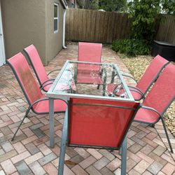 Outdoor Table And Chairs 