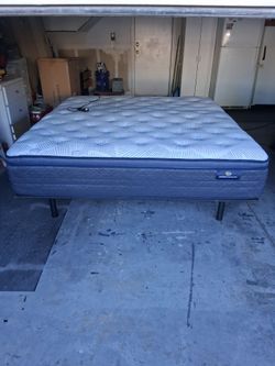 King Matress and Adjustable Frame