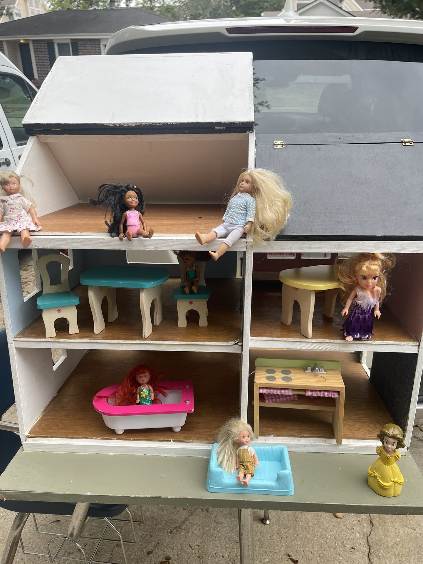 Baby or toddler play doll house