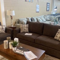 Beautiful Set, Sofa And Loveseat 💕💕Made In USA