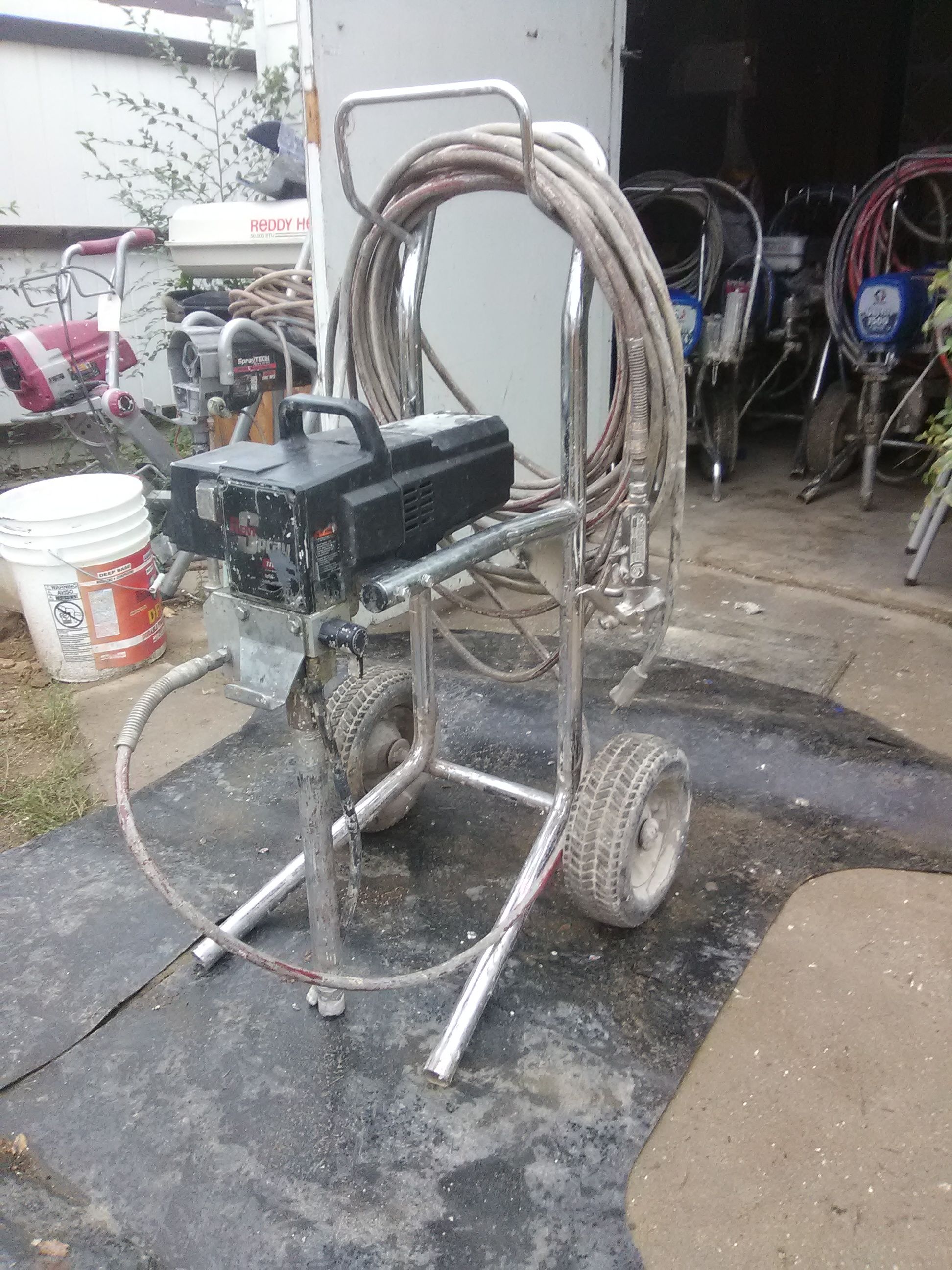 Titan rent spray 650 digital display paint sprayer
