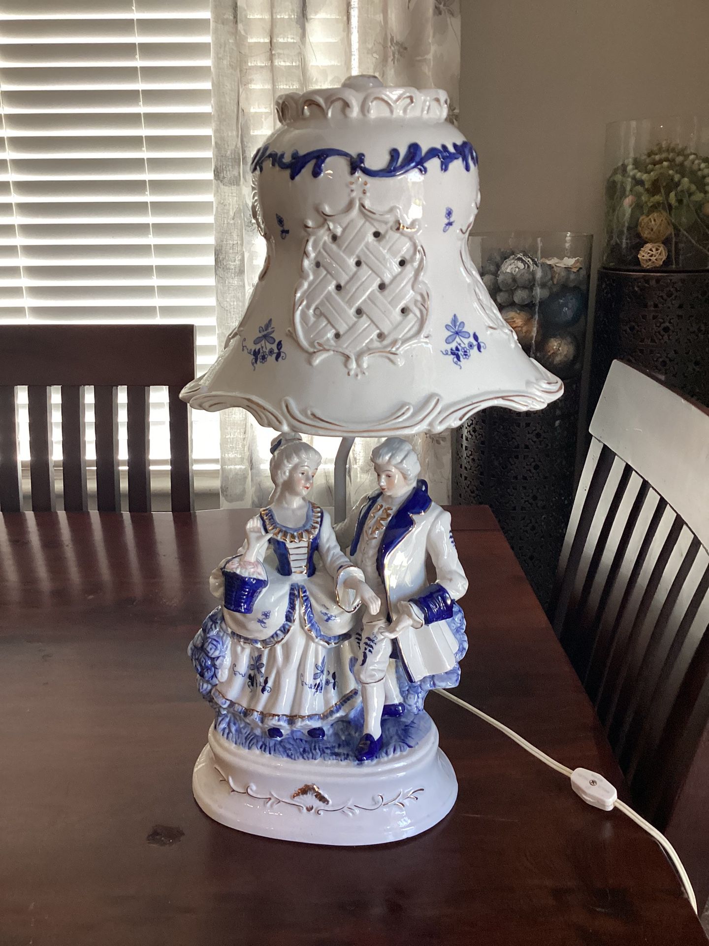 ca. 1920s Victorian-Colonial Style Blue/White Porcelain Man/Woman Lamp/Shade 20”