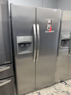 Frigidaire side by side in stainless steel