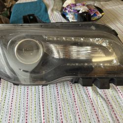 2020 Chrysler 300 Headlights