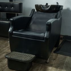 2 Lounge Shampoo Bowl Chairs