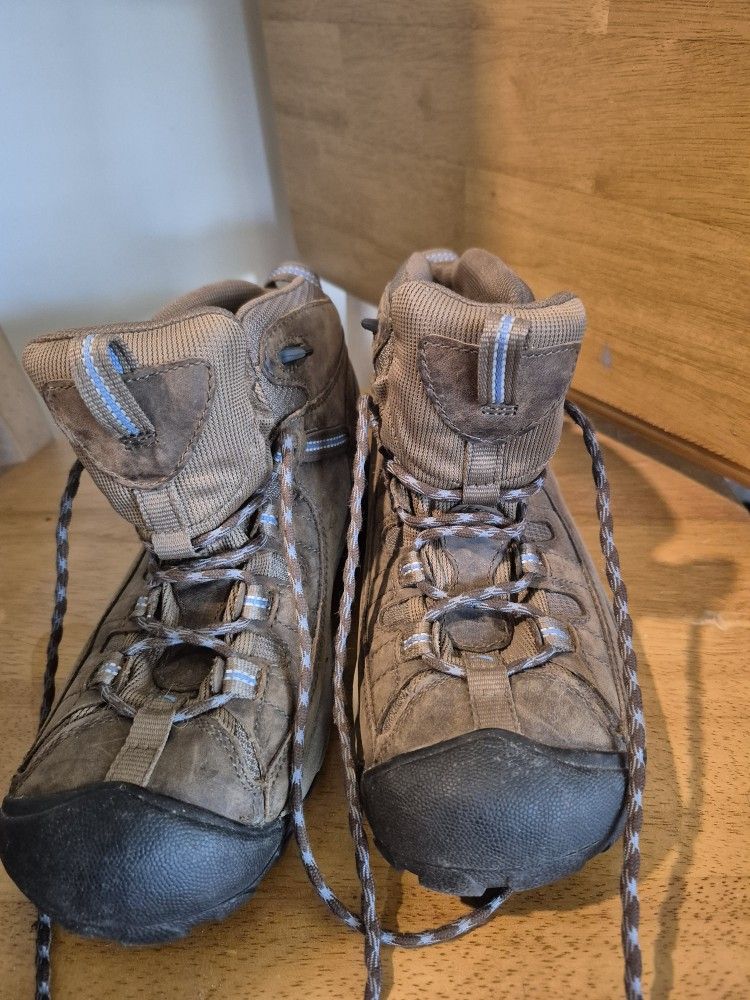 Women's Keen Boots Size 8