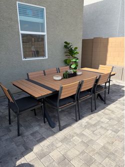 Brand New 9-Piece Patio Dining Set with 8 Cushions – Already Assembled!