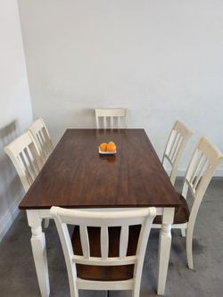Like New  Dining Table with 6 Chairs