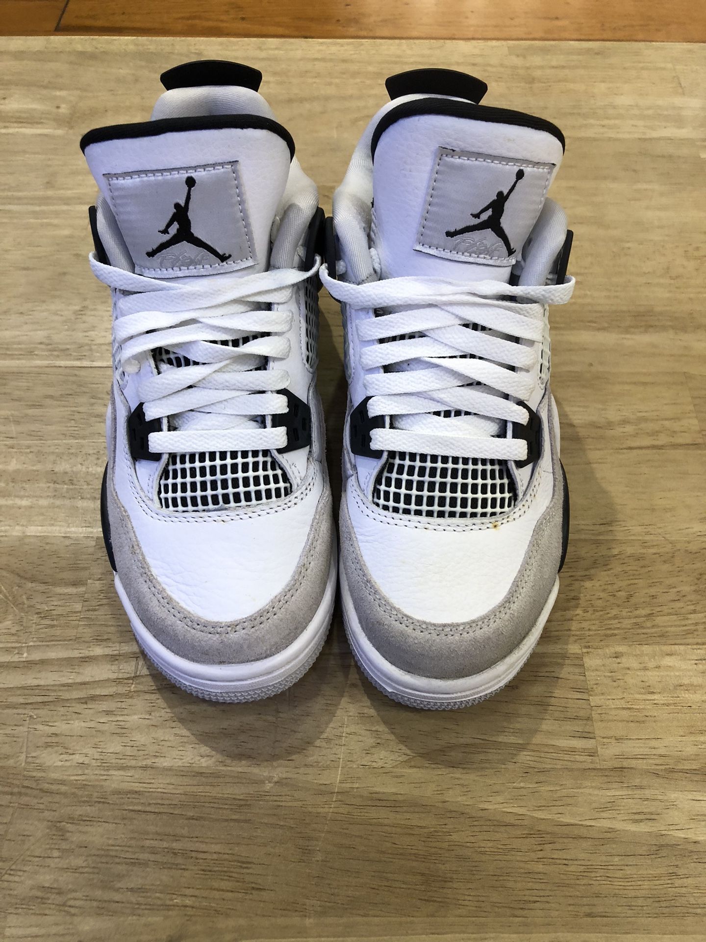 USED JORDAN 4 MILITARY BLACK 4Y NO BOX  9/10 CONDITION 