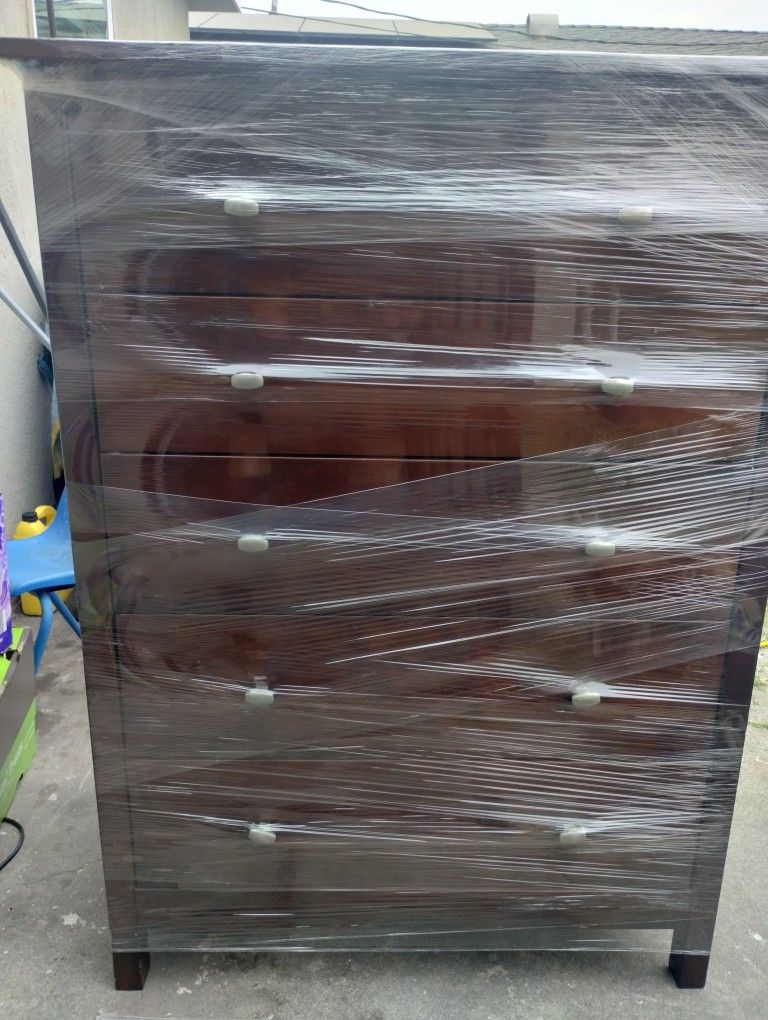 Almost New 5 Drawer Dresser 