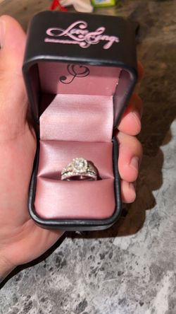 Engagement ring white gold