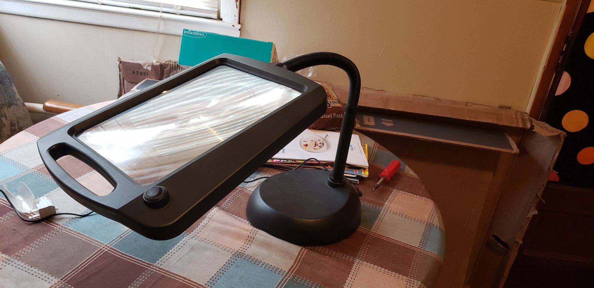 Daylight24Store Full page magnifying desk lamp
