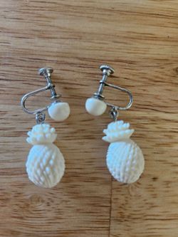 Vintage Carved Pineapple Earrings Tropical Hawaiian fashion
