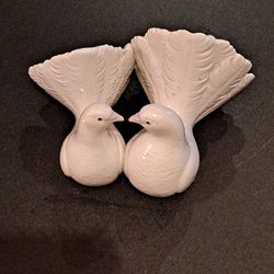 Lladro. Couple Of Doves Figurine