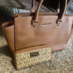 Michael Kors Travel Set 