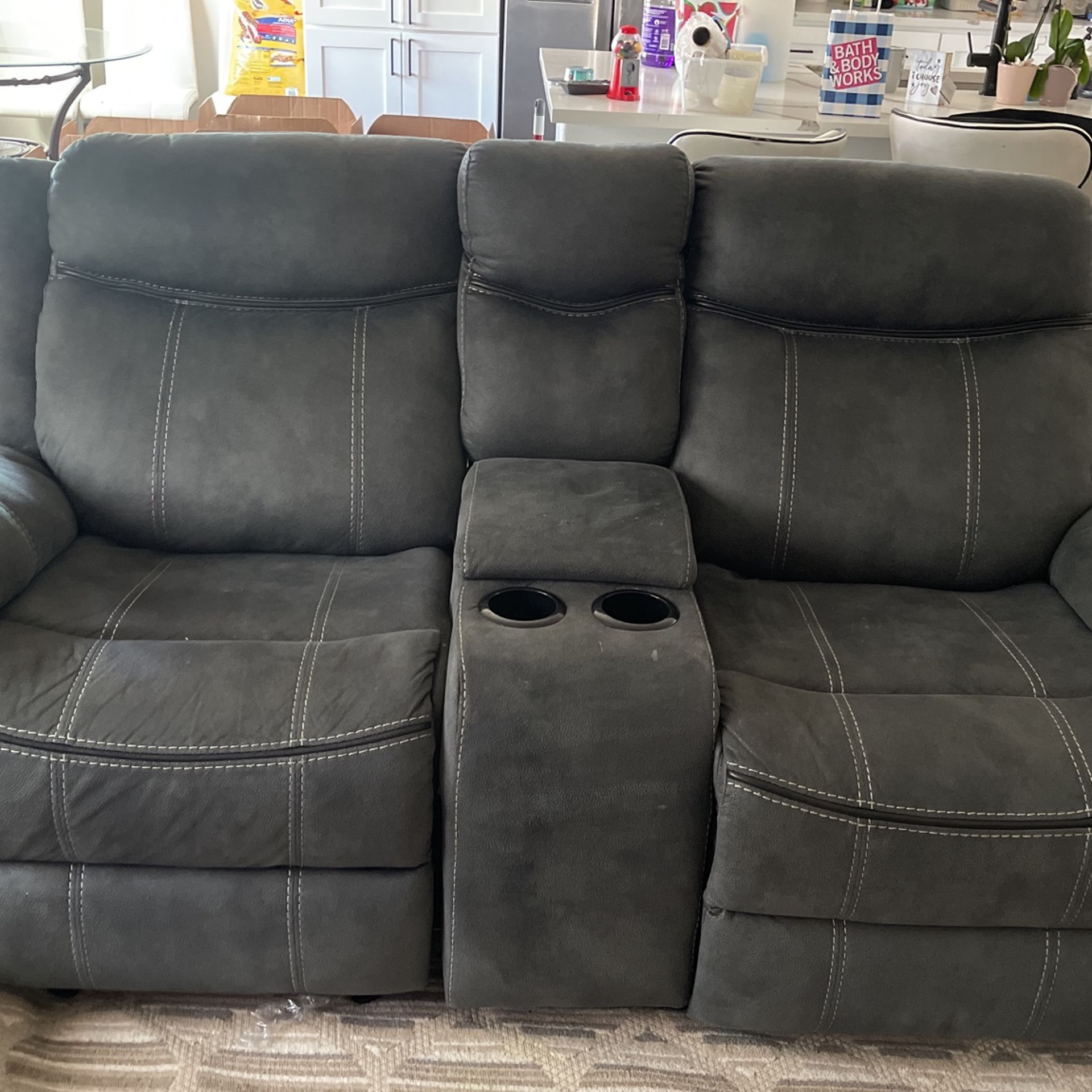 Sofa and loveseat recliners chargers, cupholders, one recliner will not