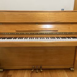 niemeyer upright piano