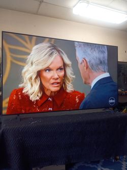 86 inch LG 4k smart tv webos tv beautiful tv comes with remote control shows great quality clear picture works perfect guaranteed