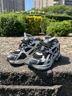 BALENCIAGA Runners Black/White size 40euro Size 7 US 