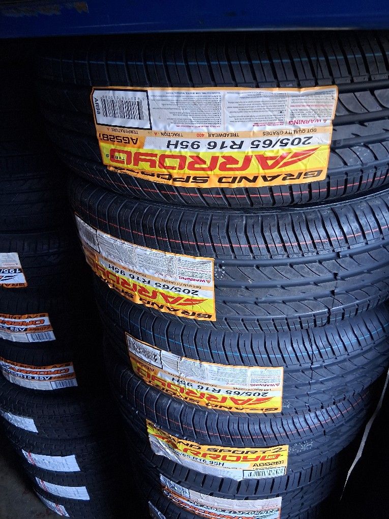 Vendo Un Set De Llantas Arroyo 205/65R16 Instaladas Y Balansiadas Con 50 0000 Mil Millas De Garantía