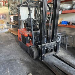 Toyota Electric Forklift Battery, Height & charger