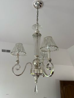Light fixtures chandelier/sconces