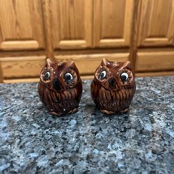 Vintage Ceramic Brown Owls Pair of Salt and Pepper Shakers.  Size approximately 2 1/2 inches tall.  Preowned.  No white spots the lighting is bad in t