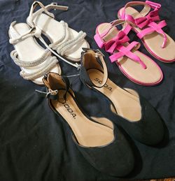 3 pares de zapatos para niña size 13 y size 1