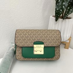 Michael Kors Sloan Editor MD Flap Messenger