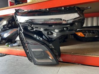 OEM Right LED Headlight CHEVROLET EQUINOX 2025 - Passenger Side COMPLETE & CLEAN!