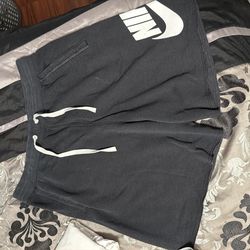 Men’s Nike shorts size Medium