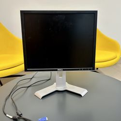 Dell Adjustable 19" LCD Computer Monitor - 1907FPb