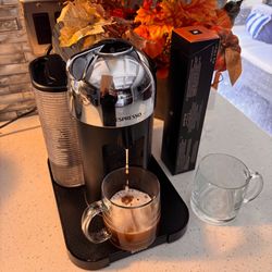 NESPRESSO Vertuo LIKE NEW! Machine CHROME!! 