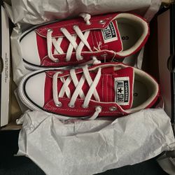 Red converse 
