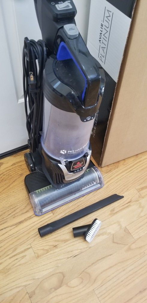 NEW cond BISSEL SWIVEL DEEP CLEANING VACUUM. Works EXCELLENT IN THE BOX