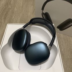 AirPod Maxes Midnight 