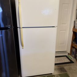 KENMORE REFRIGERATOR- NEED GONE
