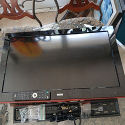 RCA TV 32INCH WHIT WALL MOUNT INCLUDING 