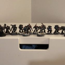 WarHammer 40K Lot of 22 Various Space Marines and some parts