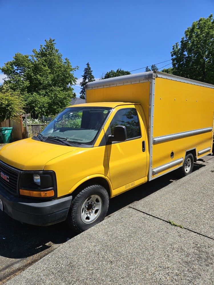 2014 GMC 12ft Box Truck