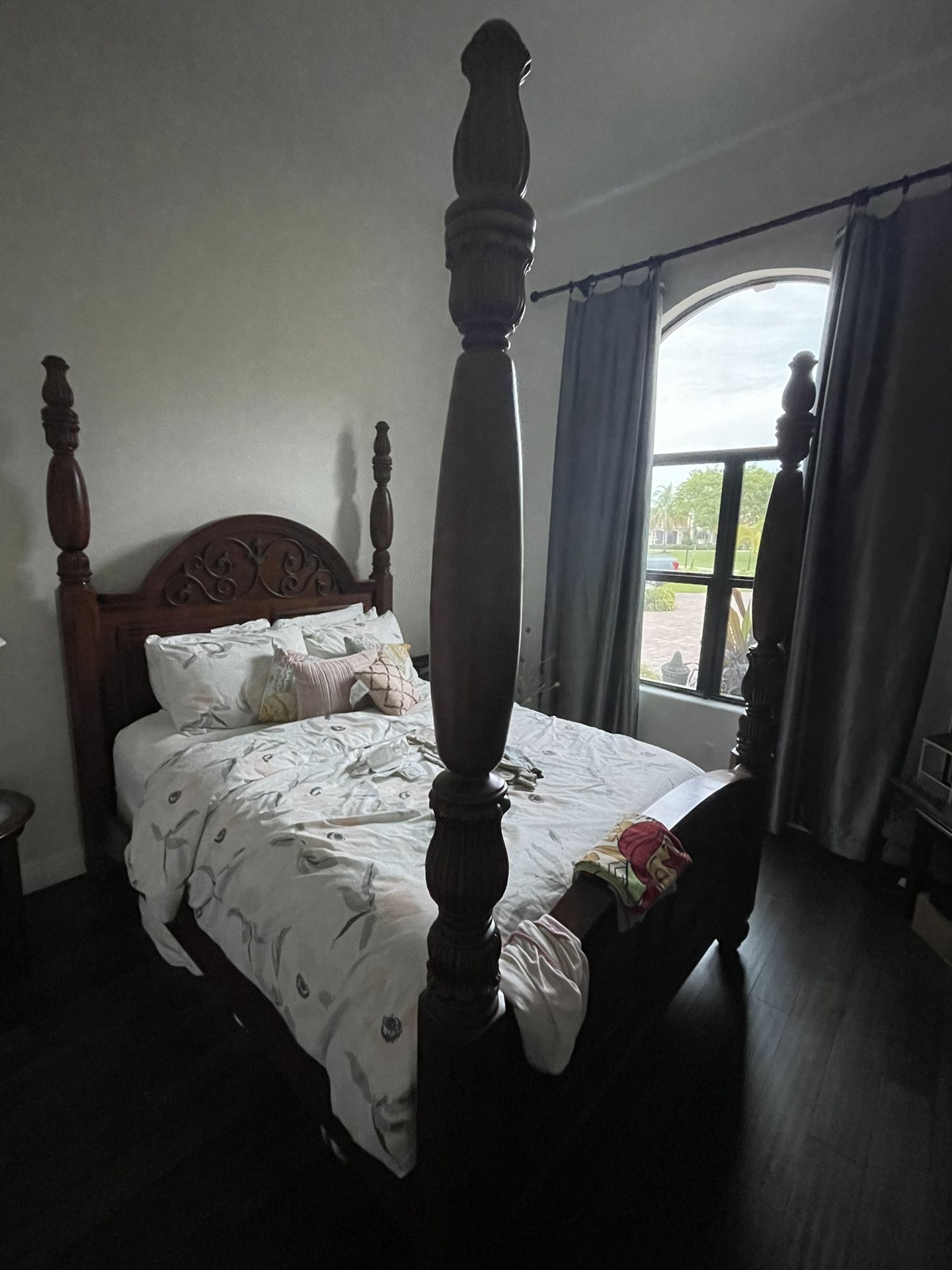 Queen Poster Bed And Matching Dresser