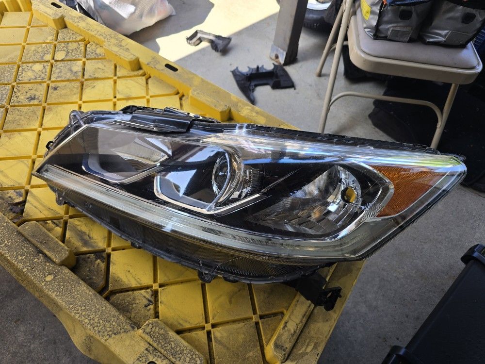 2015-17 Accord Drivers Sdie Headlight