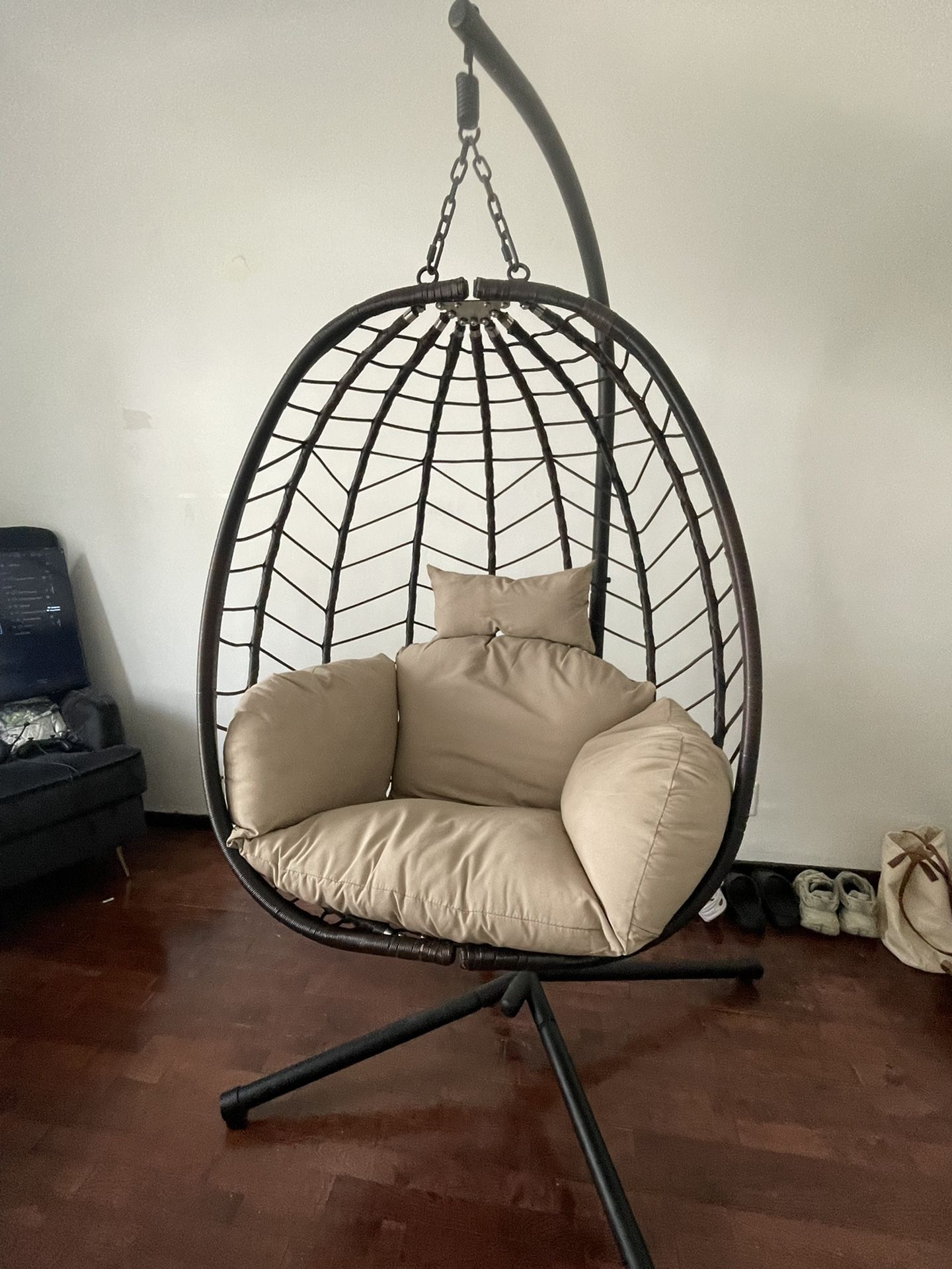 Hanging Chair (Outside/Inside)