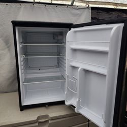 Small Fridge Mini - Stainless Steel - Avanti - 32"
