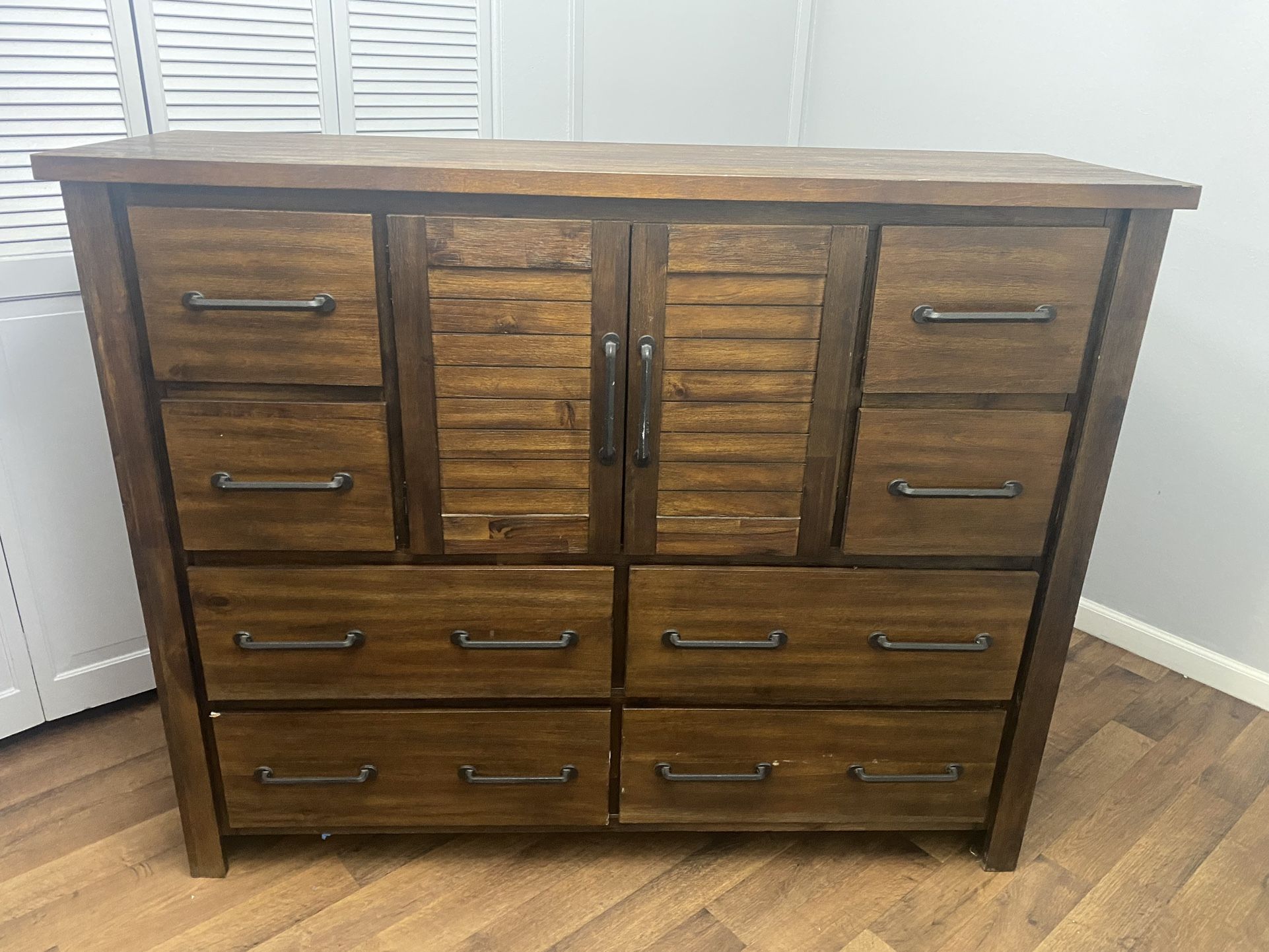 Dresser 