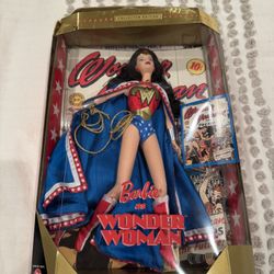 Barbie Wonder Women Figurine 