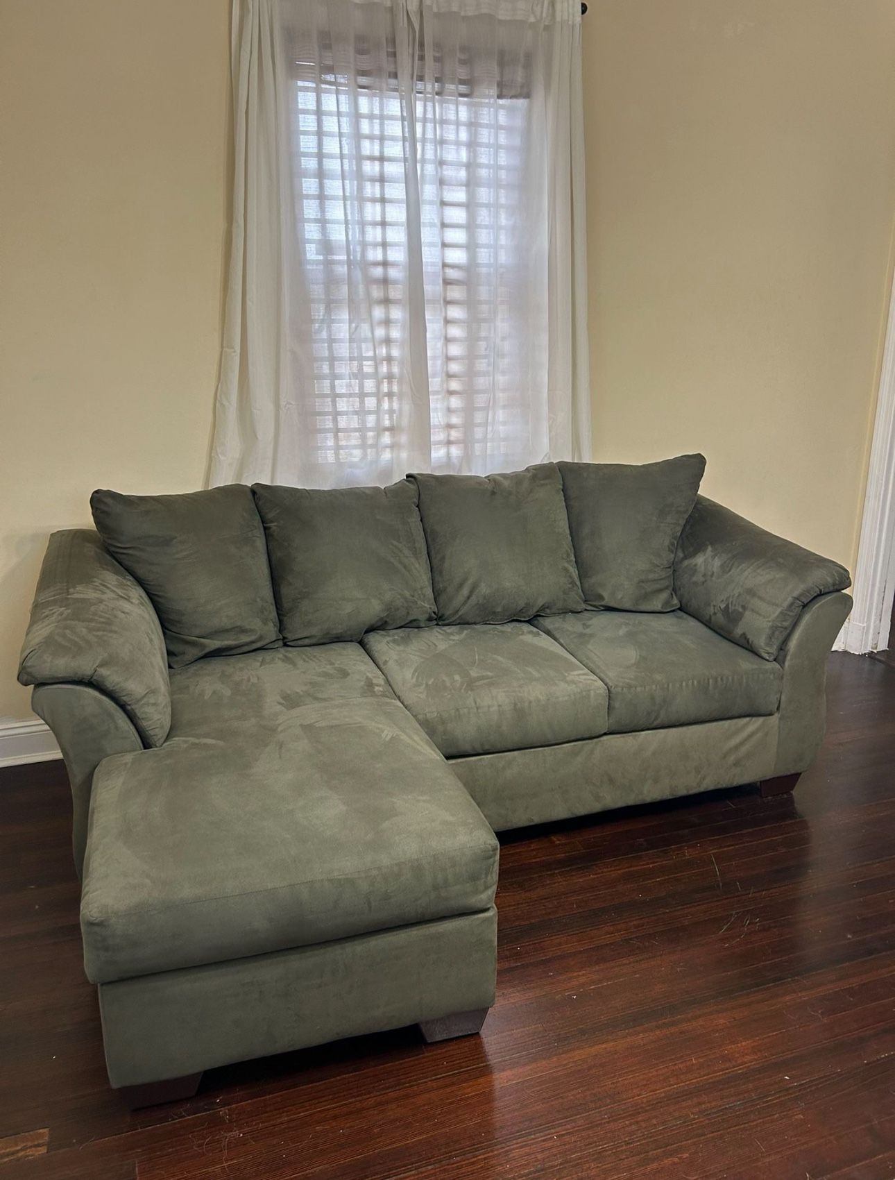 L-Shaped Sectional Sofa w/REVERSIBLE Chaise By Ashley Furniture