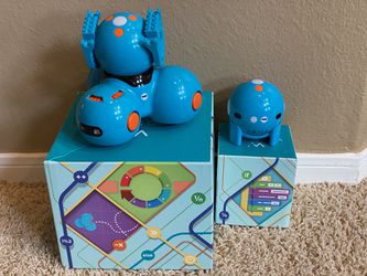 Wonder Workshop dash robot ***COMES WITH CHARGER AND EXTRA PART***